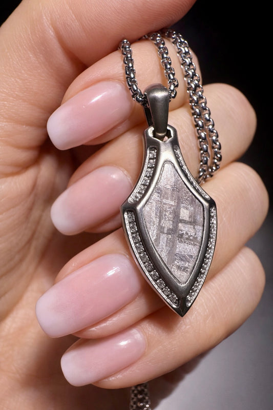 Premium Muonionalusta Meteoriten Anhänger inkl. 60 cm Kette, Echtheitszertifikat & Geschenkbox