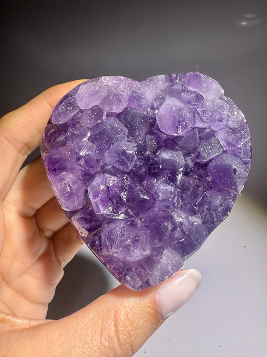 Rainbow Amethyst Herz 7,3 cm – Zuckerartiger Glanz aus Uruguay