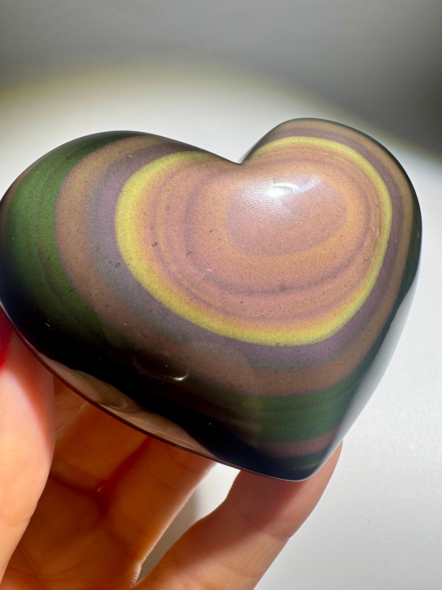 Rainbow Obsidian Herz mit pink-gelb-grünem Farbspiel, 7,4 x 6 cm, handgeschliffen aus Mexiko