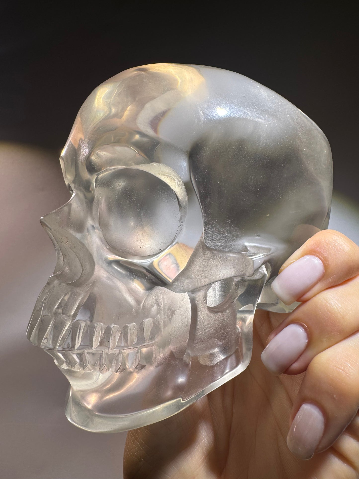 Realistisch gearbeiteter Obsidian-Totenkopf – 12 cm – glasklare Lava, handgeschnitzt
