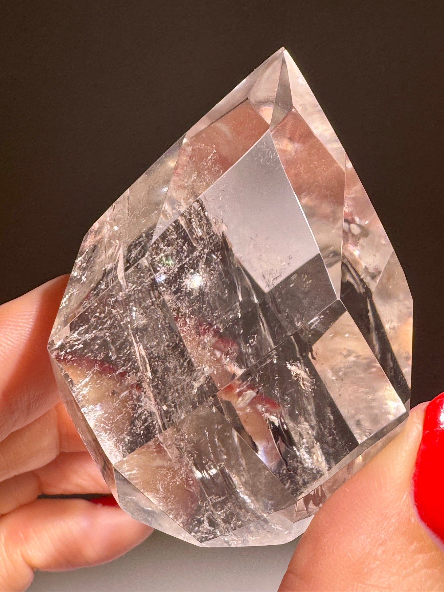 Reiner Bergkristall in edlem Facettenschliff – kraftvolles Unikat aus nachhaltiger Quelle, 5,6 cm