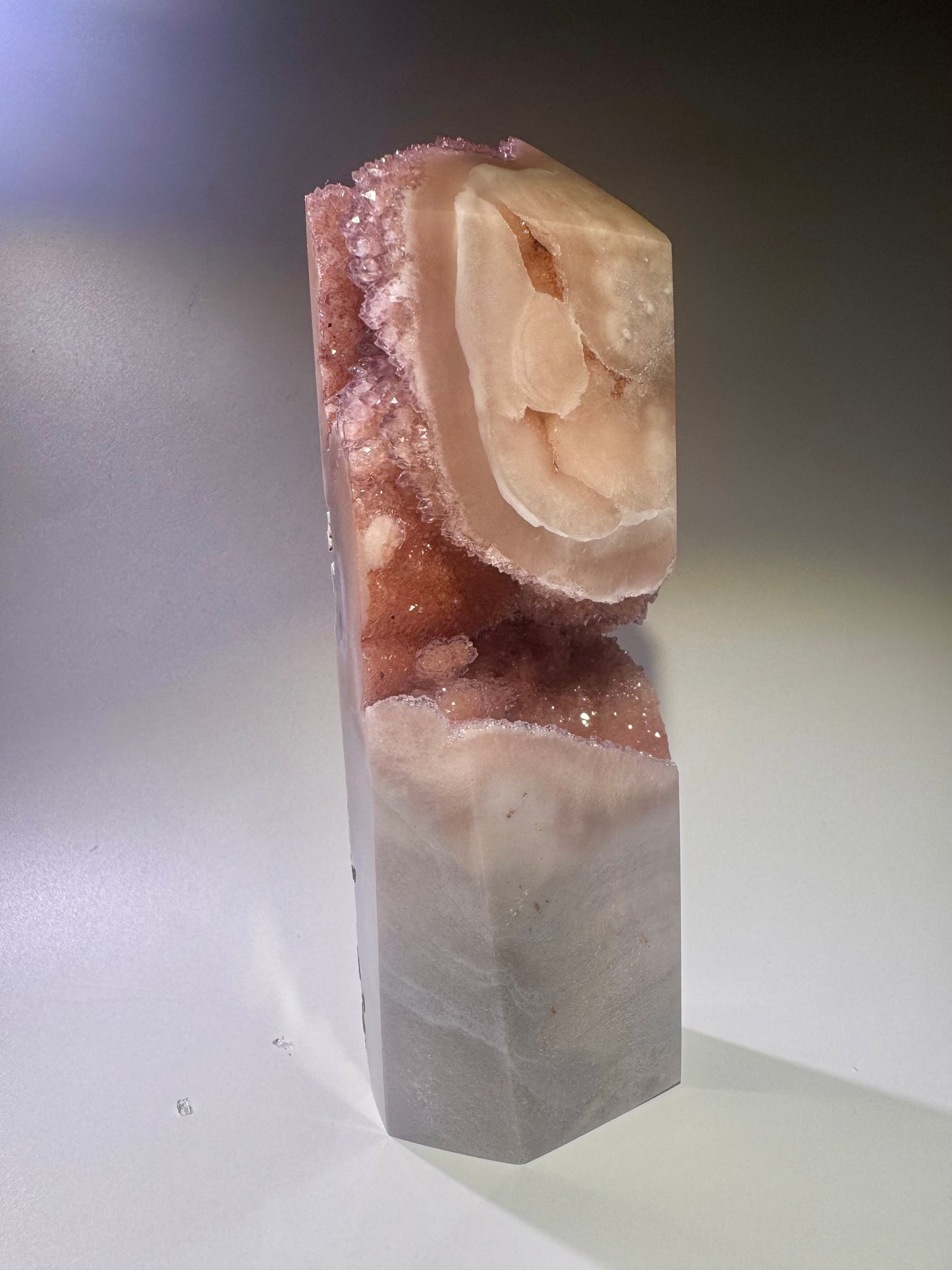 Rosa Amethyst aus Brasilien – kräftige Spitze – 13,5 cm – 574 g