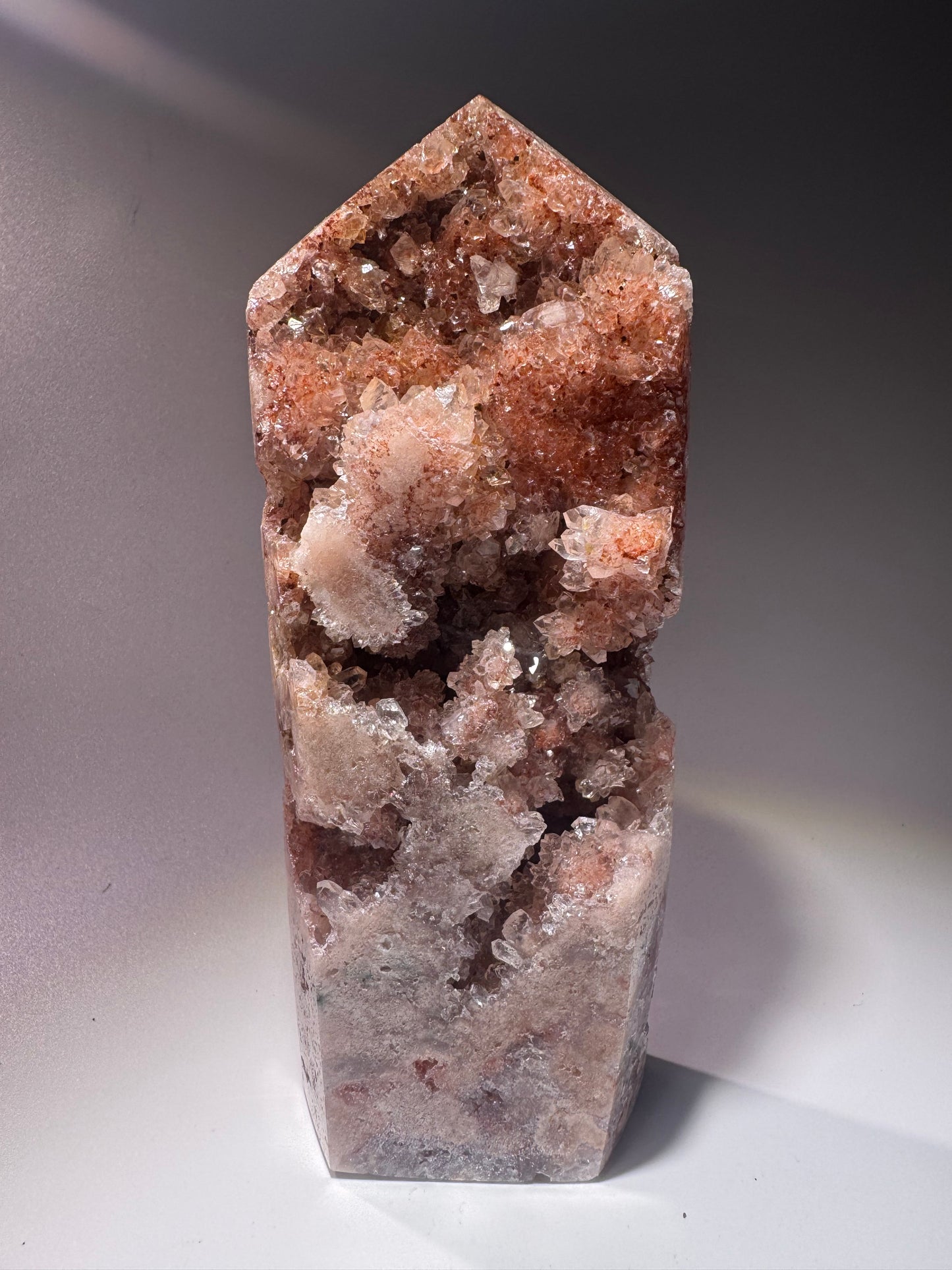 Rosa Kristall mit altrosa & hellgrauen Nuancen – Pink Amethyst – 16 cm – Brasilien