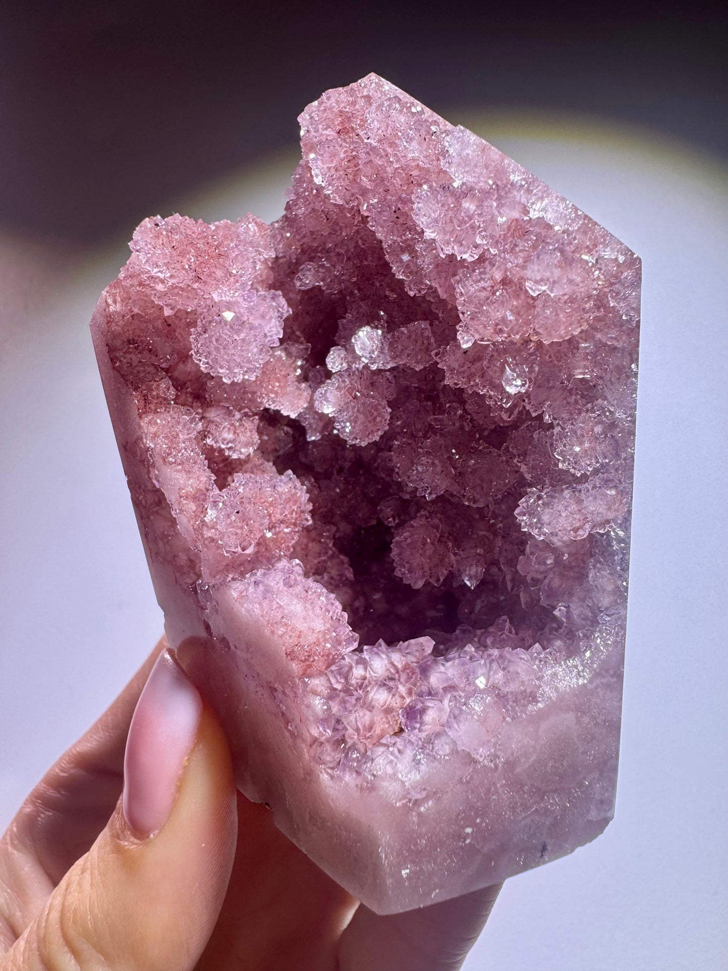 Rosa Pink Amethyst Kristall mit Blumenstruktur aus Brasilien – 7,8 cm / 231 g