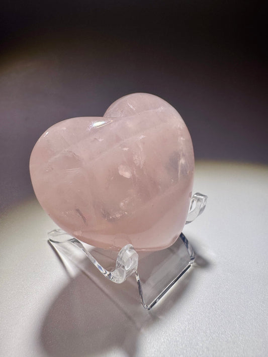 Rosenquarz-Kristallherz 4,5 cm – glänzend, weich geformt & perfekt als Geschenkidee