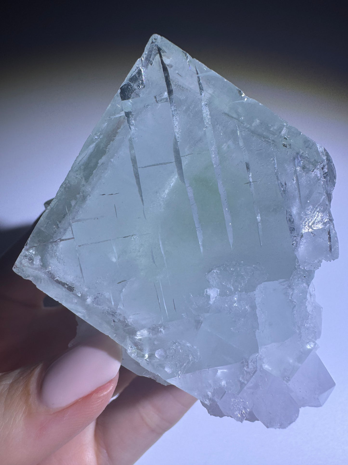 Selten transparenter Glasfluorit mit sichtbarem Phantom