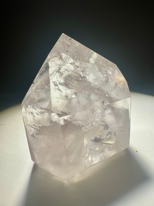 Seltener Edelstein – Pink Lithium Kristall mit Phantom