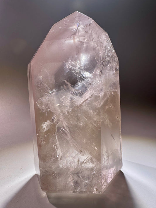 Seltener Lithium-Quarz mit Phantomstruktur – 614 g, museumstauglich