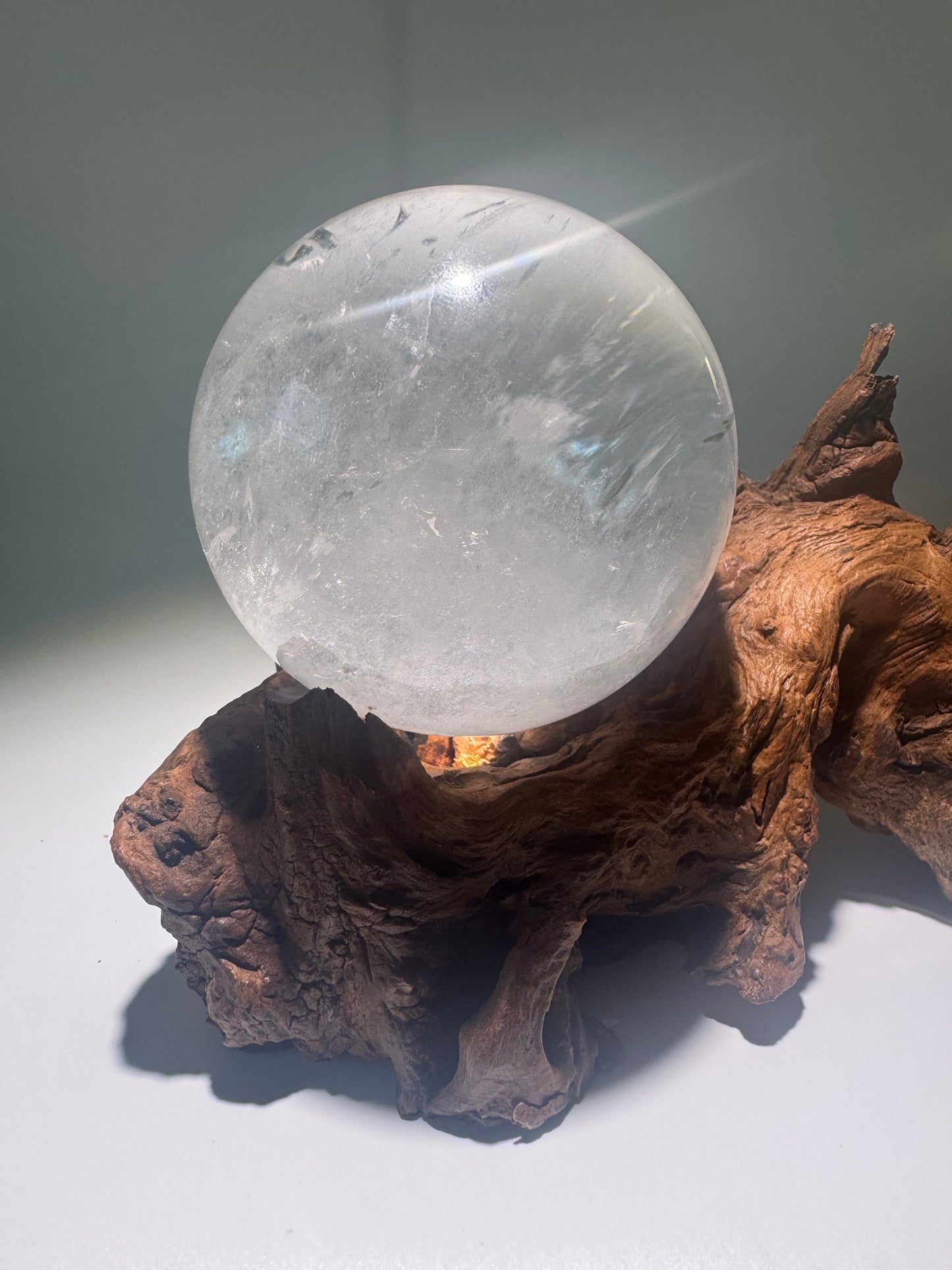 Spiritueller Naturständer für Kristallkugeln – einzigartiges Dekoobjekt aus echter Wurzel – handmade