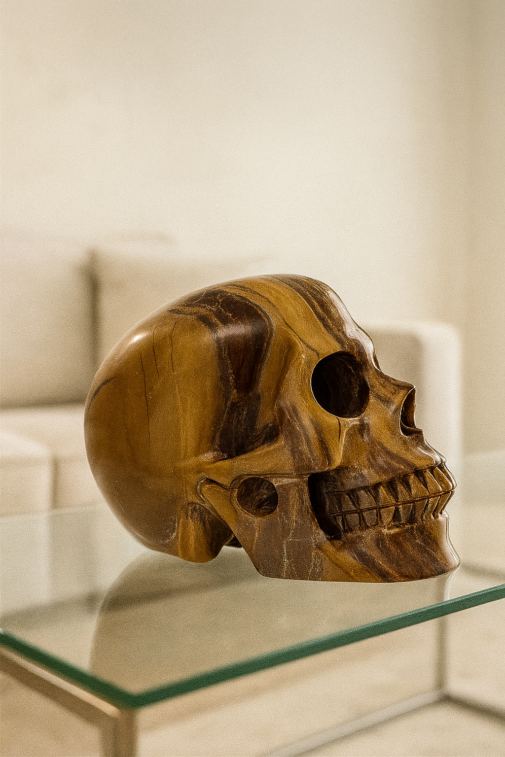 Super realistischer Totenkopf aus Tiger Auge Kristall 12cm - 1.47kg