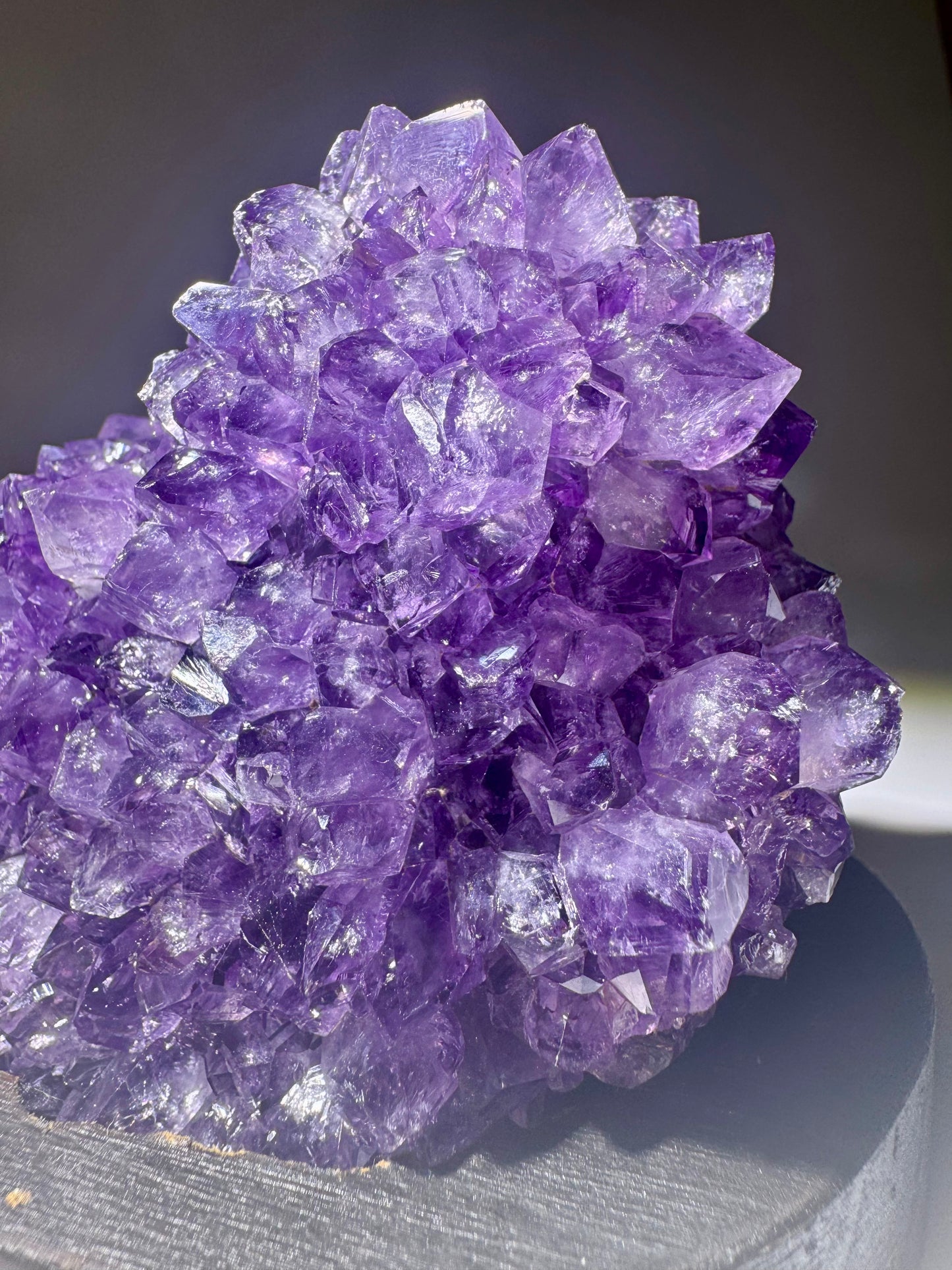 Tiefviolette Amethyst-Stalaktitspitze als Unikat aus Uruguay