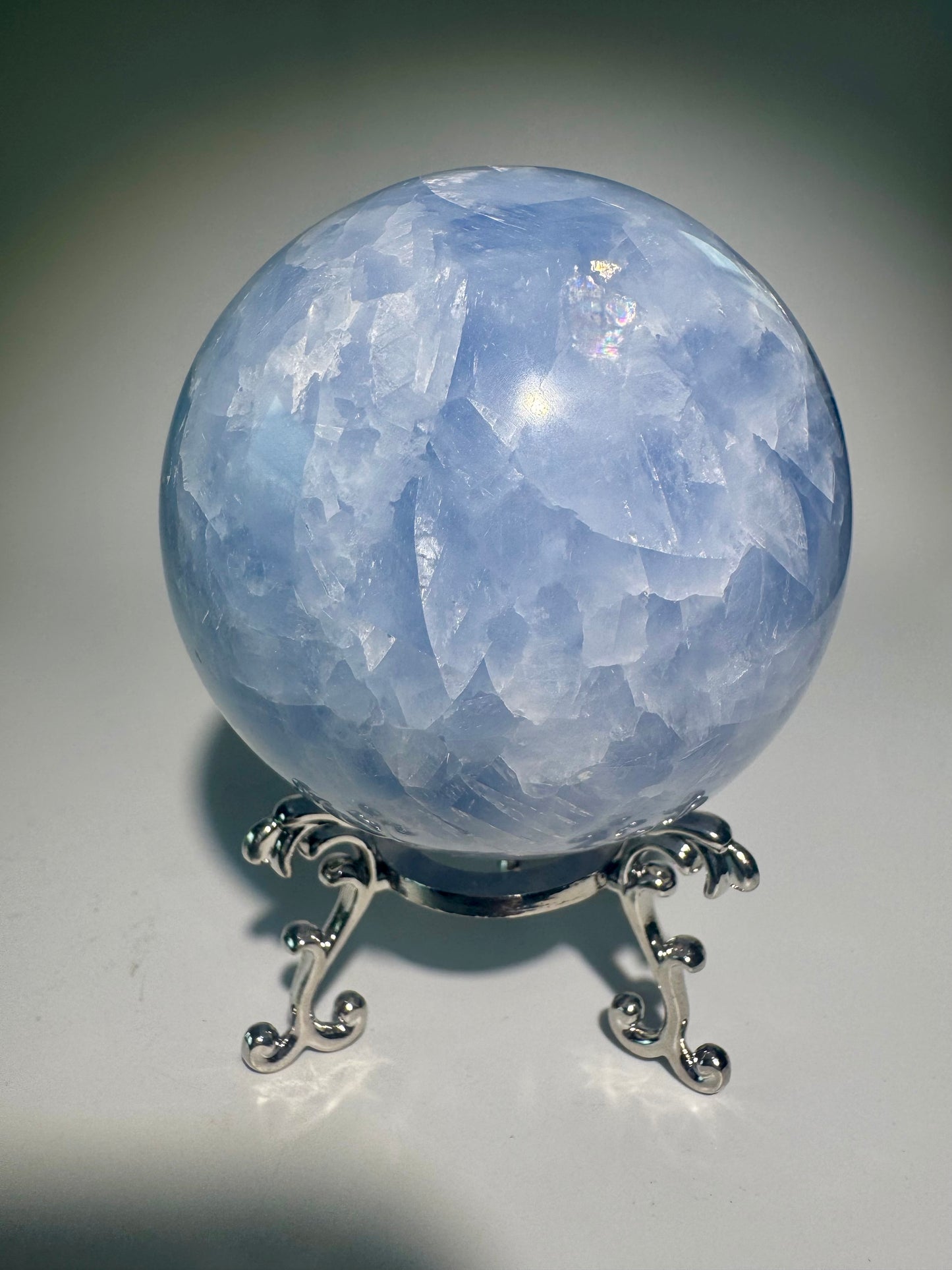 Wunderschöne Celestin Kugel aus Madagaskar, 7 cm Durchmesser, 486 g, 1A Qualität