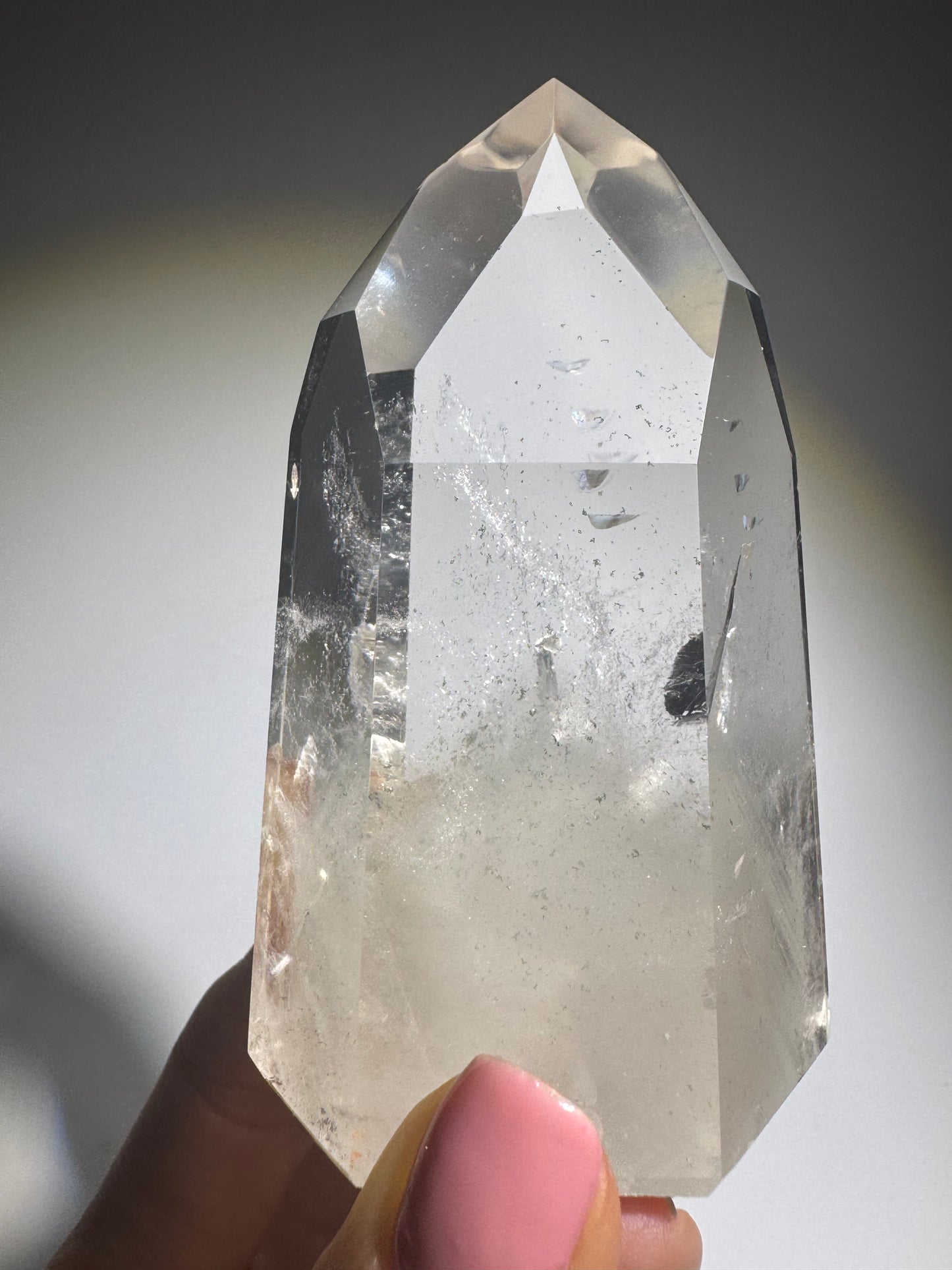 Wunderschöne klare Quarzspitze mit Phantom und Wachstumsstrukturen, 8.6cm