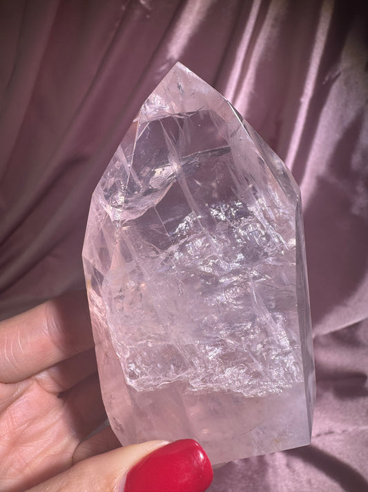 Zartrosa Edelstein 220 g in Spitzenform