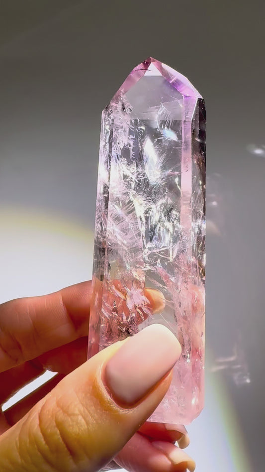 Pointe fantôme d'amétrine fluorescente – 9 cm, 88 g | Qualité musée