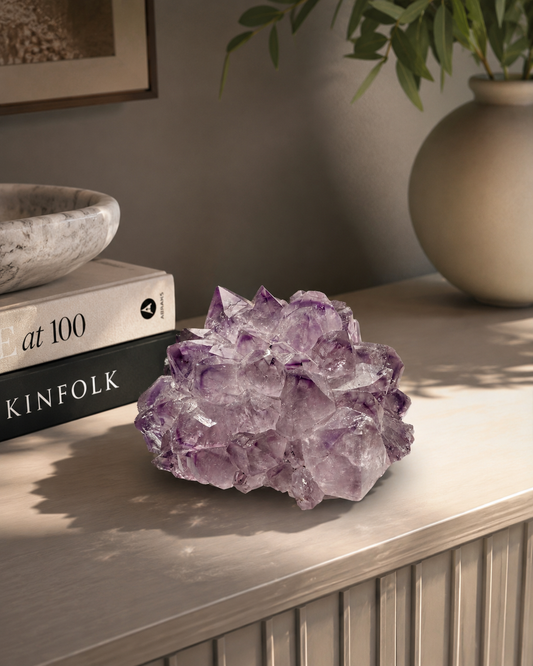 Lavendelfarbene Amethystblüte 8.3 cm aus Uruguay – Stalaktit Unikat
