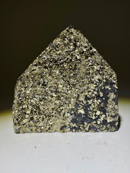 Schungit-Pyramide mit Pyrit Kristallen – 7 cm, 199 g – Schutz & Glück, energetischer Ausgleich, Unikat aus Brasilien