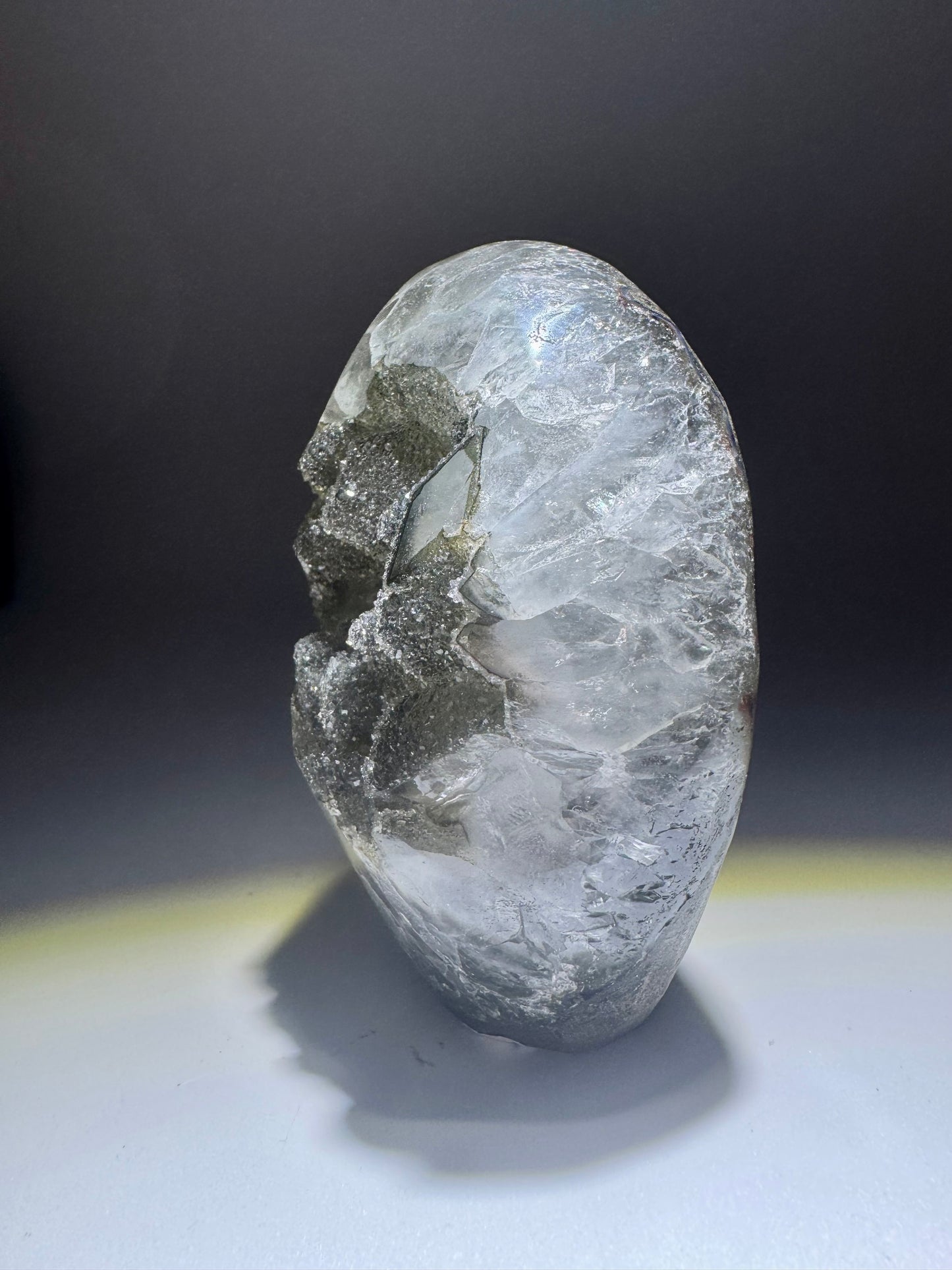 Grüner Rainbow Amethyst  - 8cm, 186g