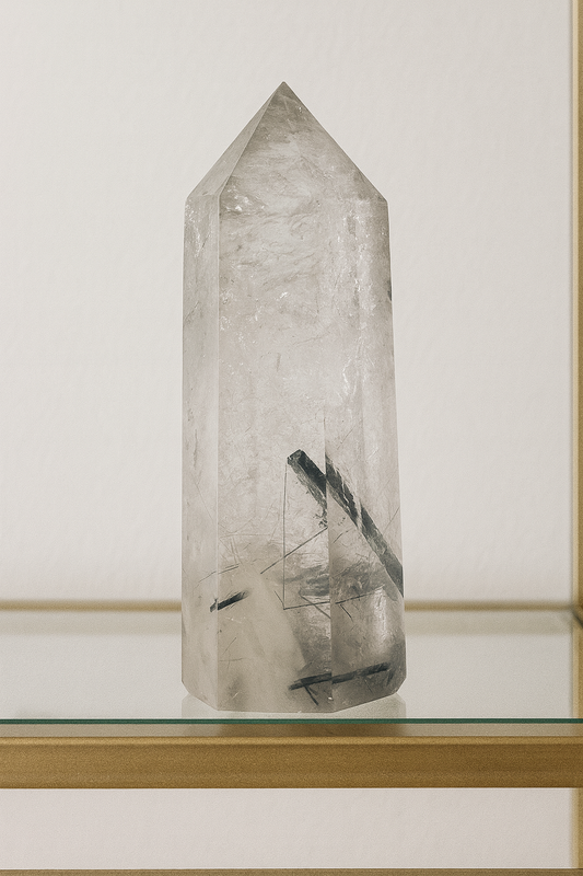 Bergkristallspitze mit Rutilnadeln & Turmalin – 12 cm, 356 g – exklusiver Quarz aus Brasilien