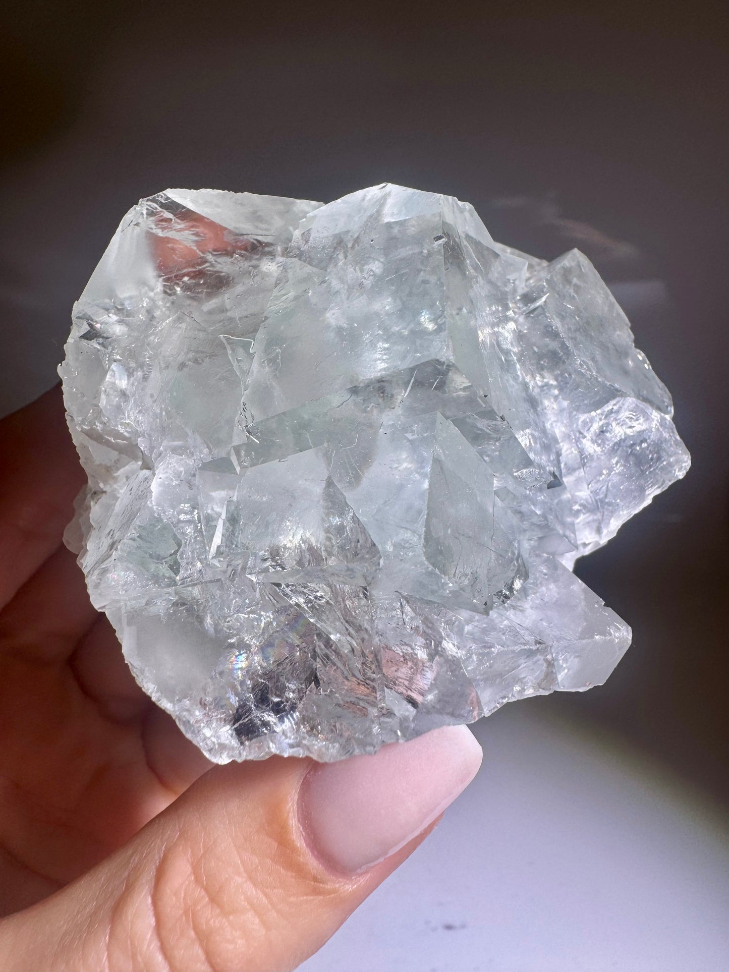 Wunderschöner 1 A Glas-Fluorit mit Regenbogen - 6.5cm, 258g