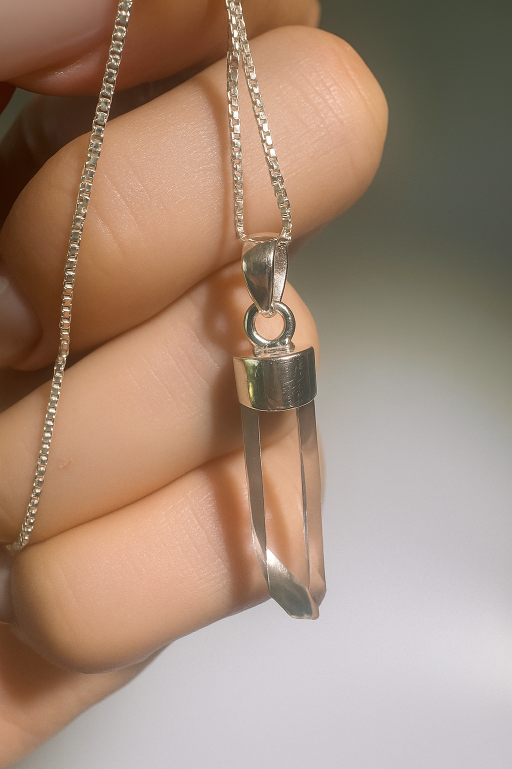 Bergkristall Anhänger roh – 925 Sterling Silber – Natürliche Kristallspitze mit Kette – Klarer Edelstein – Heilstein Schmuck