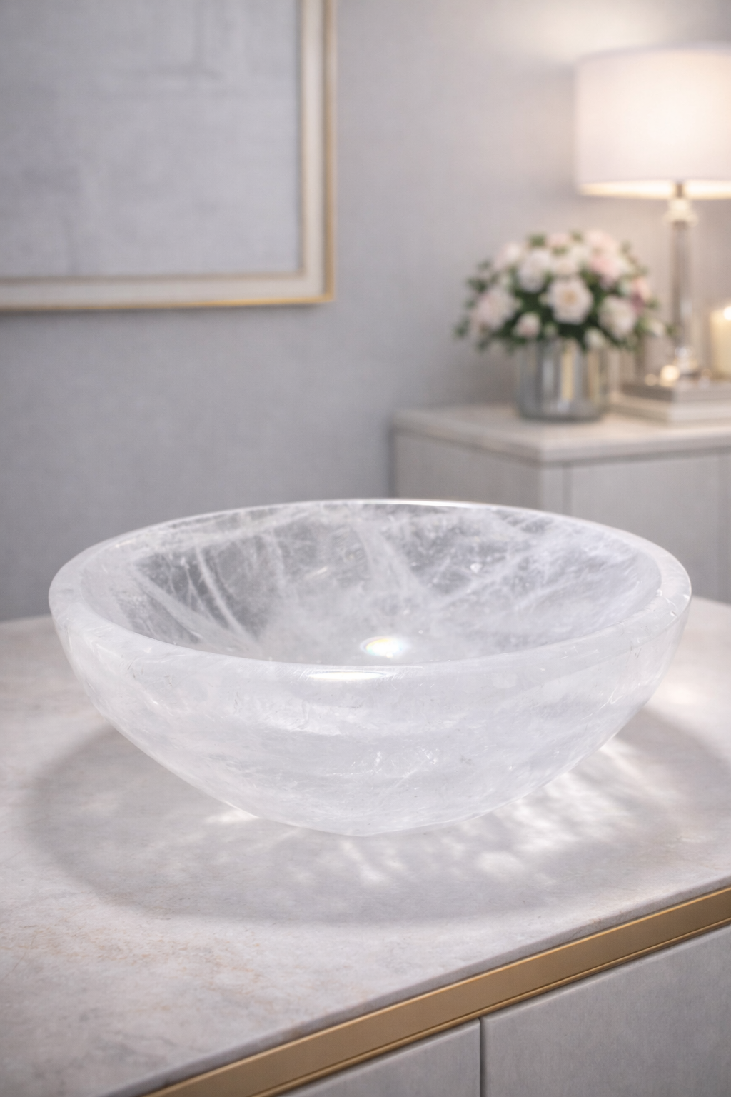 Bergkristall-Schale aus Brasilien – Handgeschliffene Quarz-Schale 10.5x4 cm mit Regenbogen