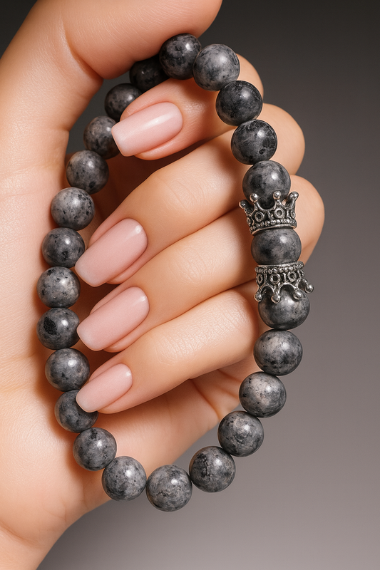 Larvikit Armband 20 cm Unisex – Handgeknüpft mit Edelstahlkrönchen 