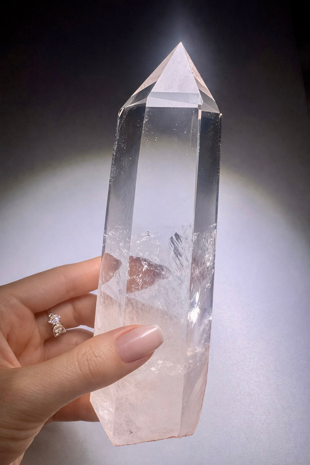 Premium Bergkristall aus Brasilien mit Beleuchtung & Sockel · 1A-Qualität · 20.5 cm