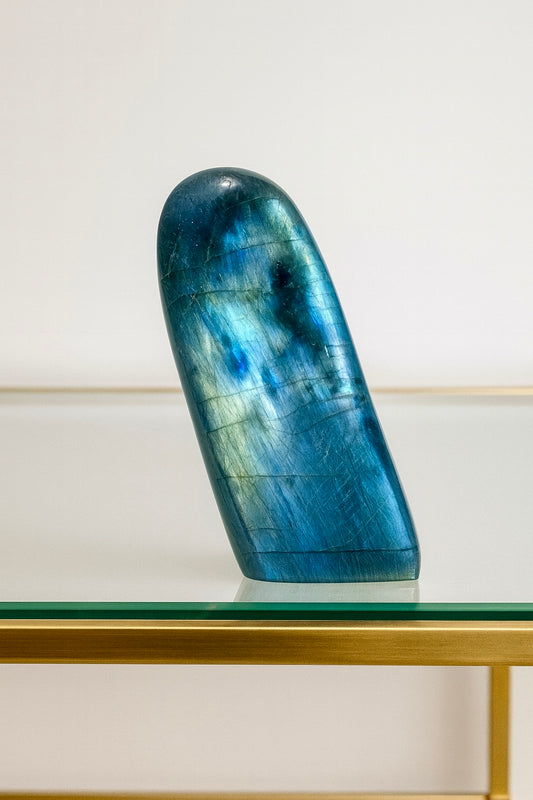 Labradorit aus Madagaskar – 10 cm · Schillernder Edelstein mit magischem Farbspiel
