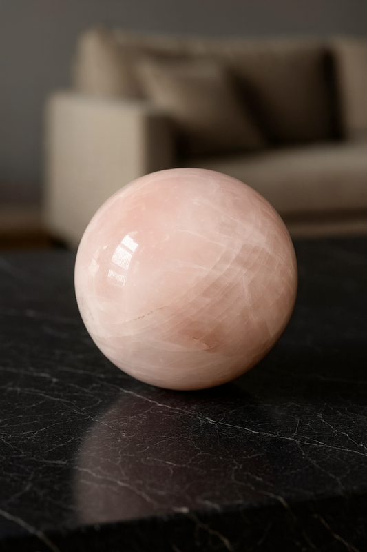 Rosenquarz-Kugel 15 cm – 5.3 kg – Herzstein für Liebe & Harmonie