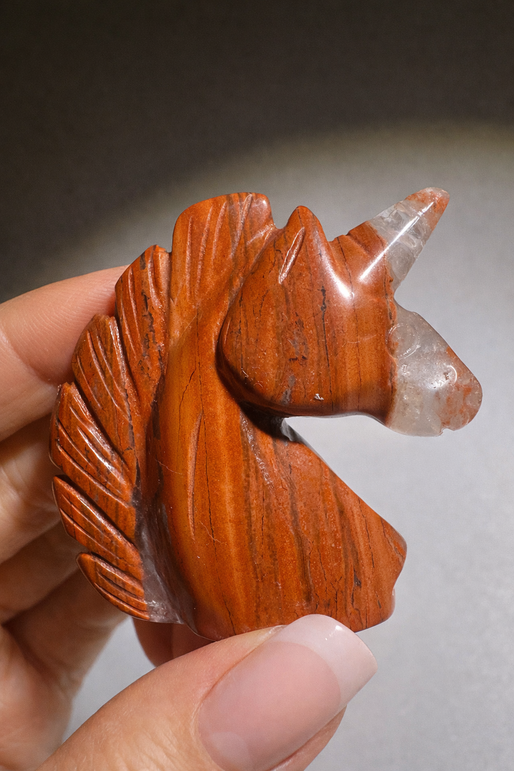 Einhorn aus Edelstein 5,5 cm – Red Zebra Jaspis, Aventurin oder Onyx