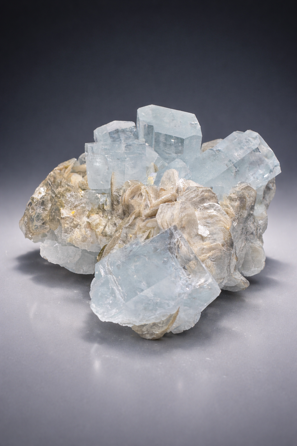 Seltener Aquamarin mit Mica auf Matrix – 1A Sammlerqualität