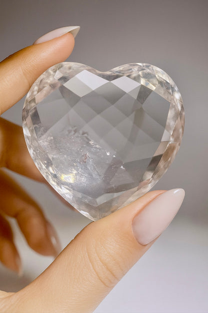 Facettiertes Lemurian-Herz 3,9 cm | Extra klare Bergkristall-Qualität