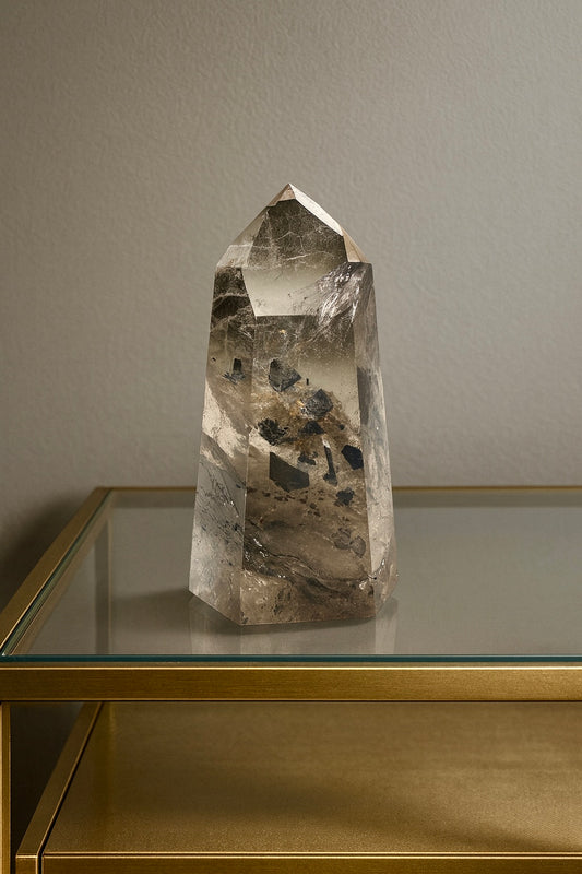 Rauchquarz mit Hämatit-Einschlüssen – Champagnerfarbenes Unikat mit schimmerndem Innenleben, 9,7 cm, 216 g
