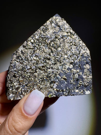 Schungit-Pyramide mit Pyrit Kristallen – 7 cm, 199 g – Schutz & Glück, energetischer Ausgleich, Unikat aus Brasilien