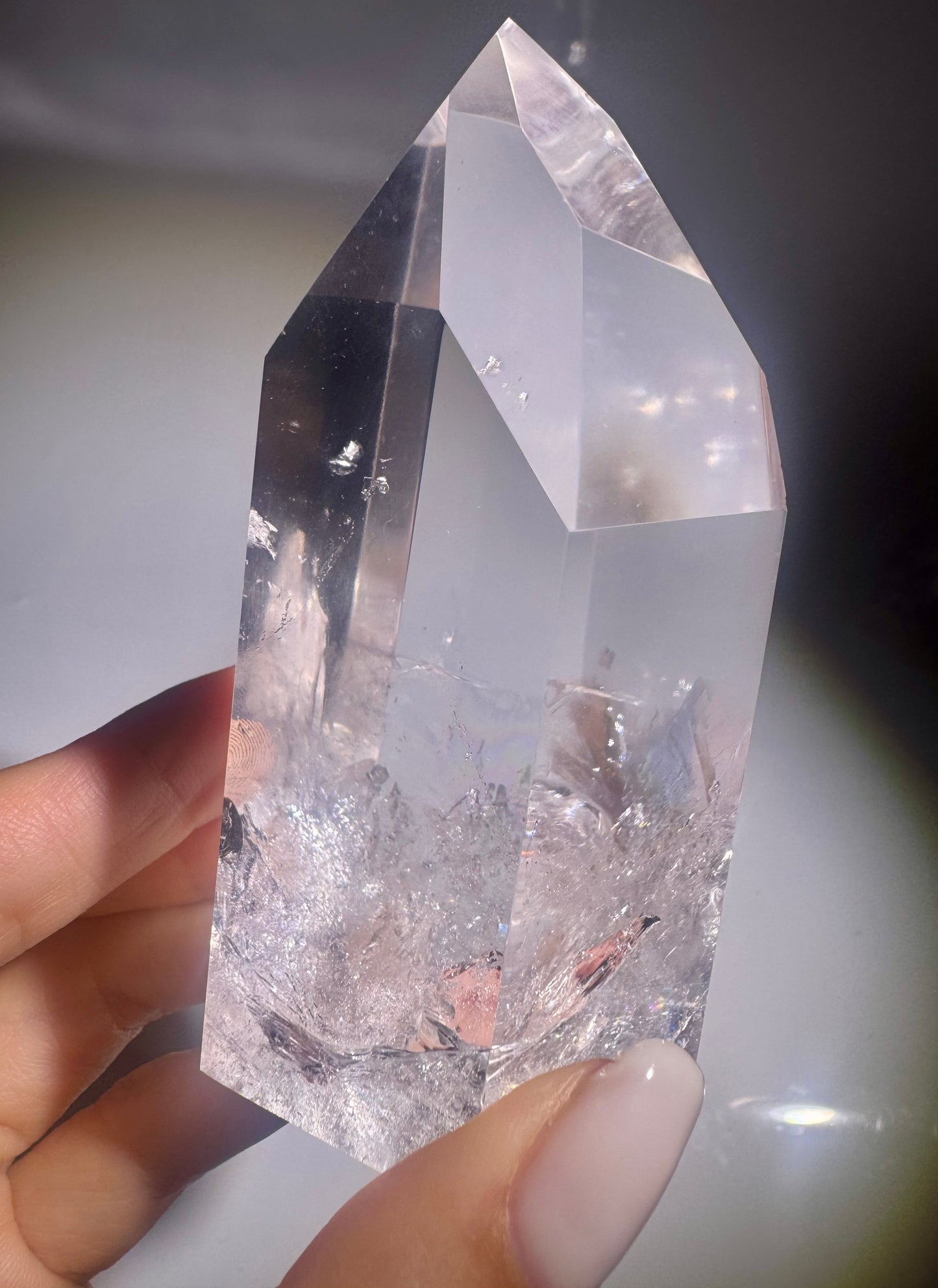 Exklusive sehr transparente Bergkristallspitze / Lemurian mit Regenbogen - 9cm, 284g