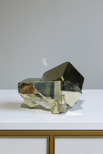 Perfekter Pyrit Kubus - 7x7x8cm