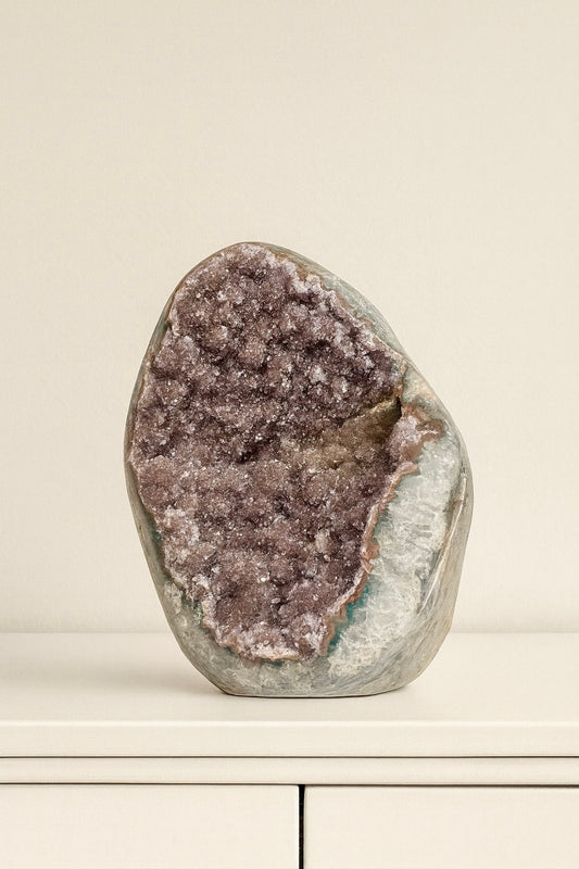Seltene Sugary Rainbow Amethyst Cutbase – 14 cm, 1.6 kg – Altrosa-lila Doppelkristallisation aus Uruguay 💜