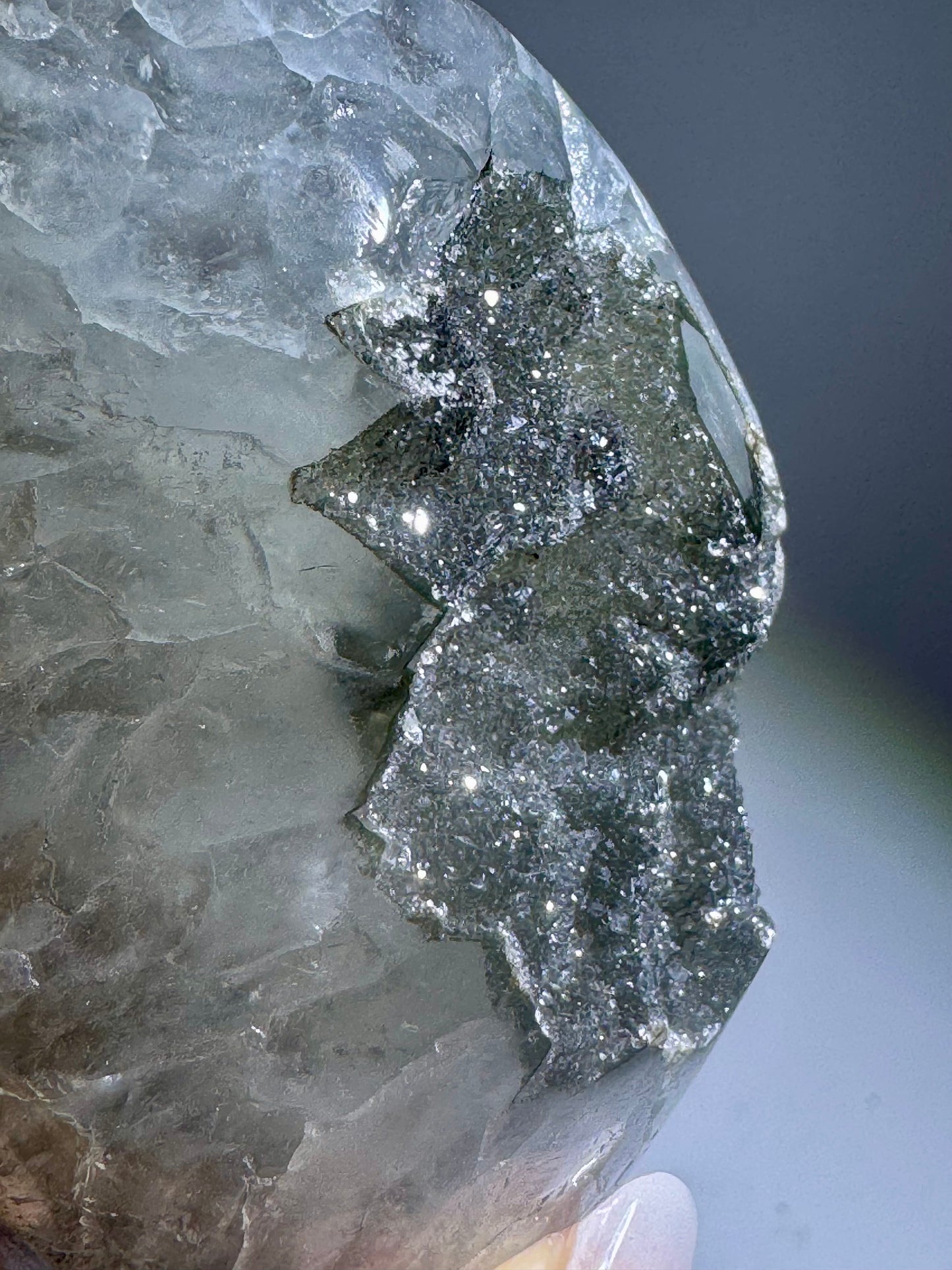 Grüner Rainbow Amethyst  - 8cm, 186g