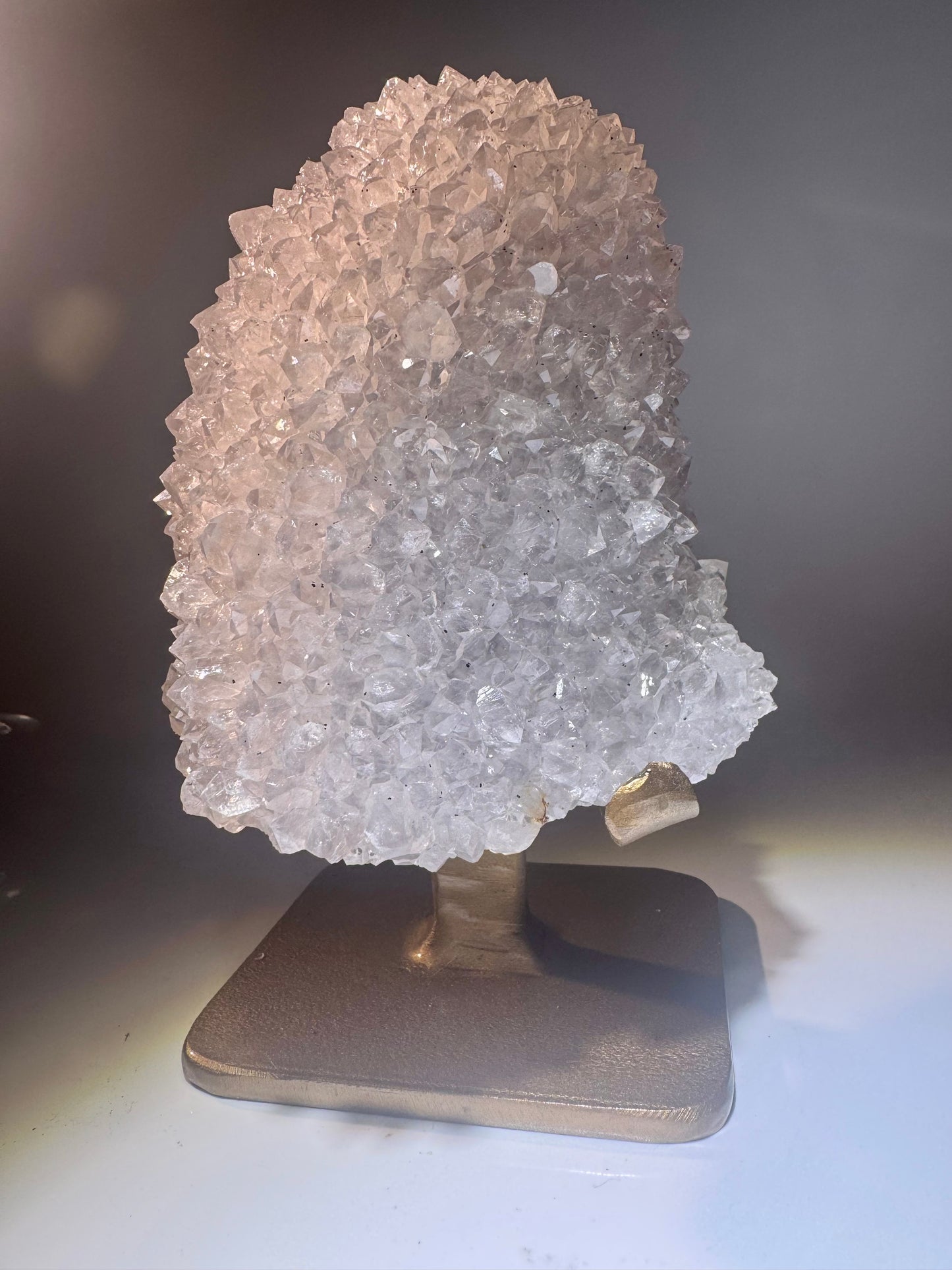 Schneeweisse Quarzblüte aus Uruguay – Stalaktitspitze