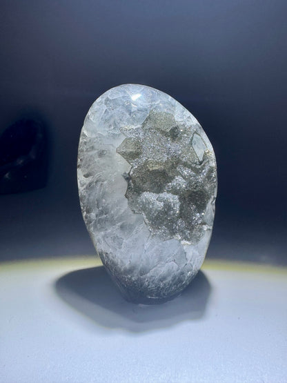 Grüner Rainbow Amethyst  - 8cm, 186g