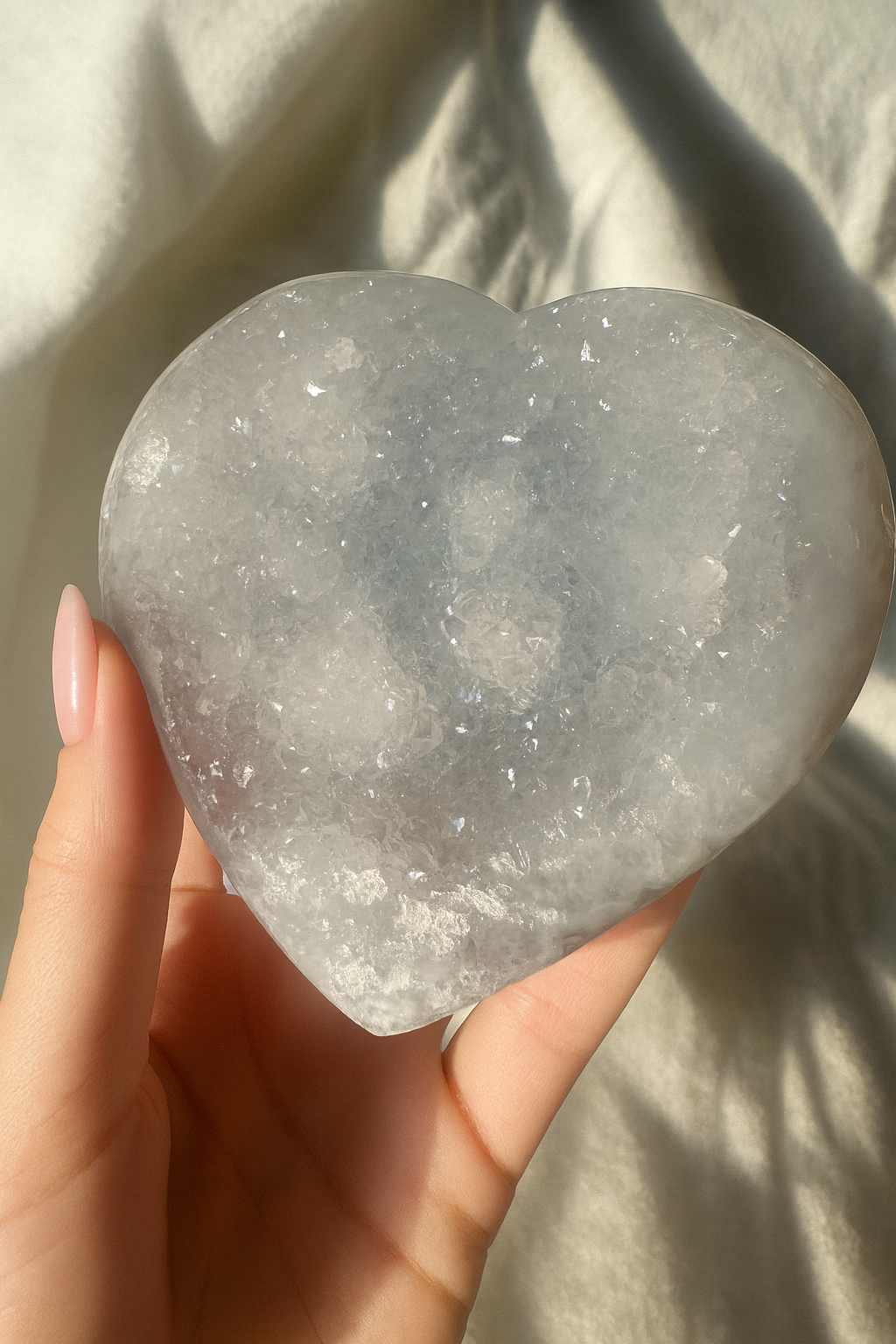 Weißes Rainbow Amethyst Herz – 9,8 cm, 431 g 💎✨ Traumstück aus Uruguay