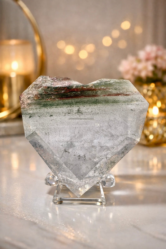 Facettiertes Gartenquarz-Herz mit Phantomen – extra klar & einzigartig