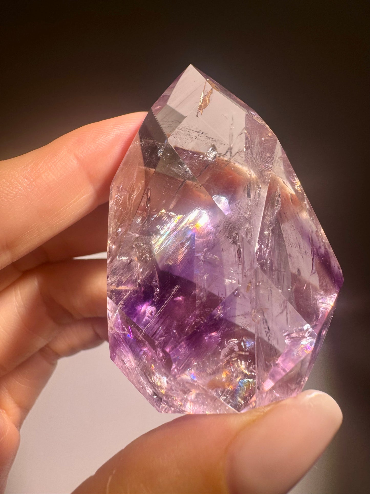 Wunderschönes Phantom-Amethyst Ornament – facettiert, mit Regenbogen & Phantom 💜🌈  - 6.3cm