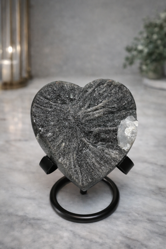 Amethyst Herz mit Stalaktiten - 7cm, 160g