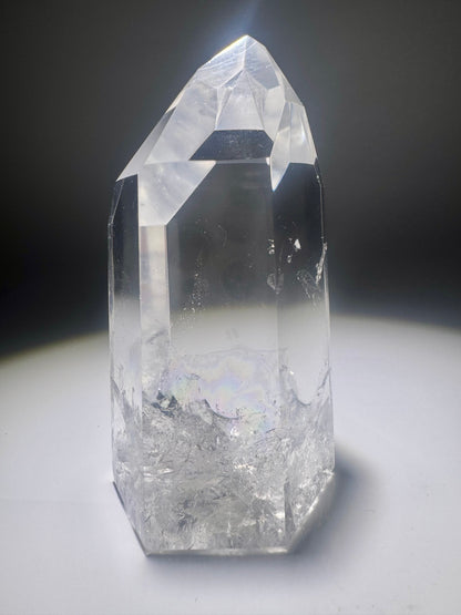 Exklusive sehr transparente Bergkristallspitze / Lemurian mit Regenbogen - 9cm, 284g