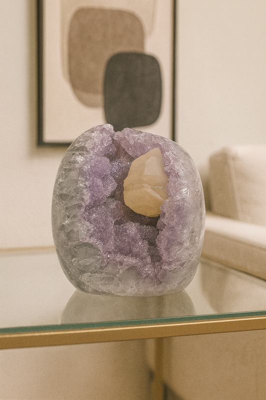 Rainbow Amethyst Cutbase mit Kalzit - 7cm, 235g