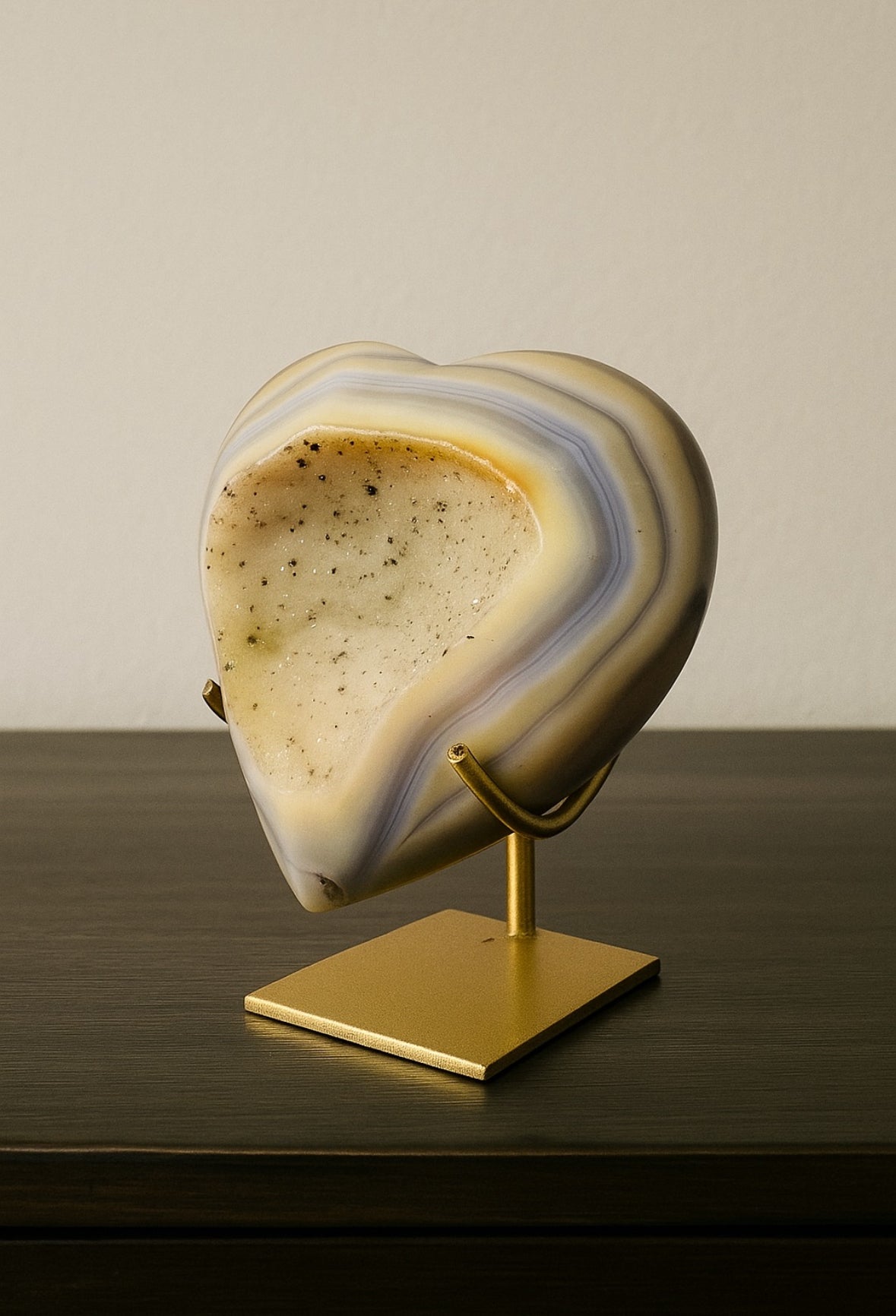Goldschimmerndes Achat-Herz mit einzigartigem Banding – 8,5 cm & 376 g aus Brasilien