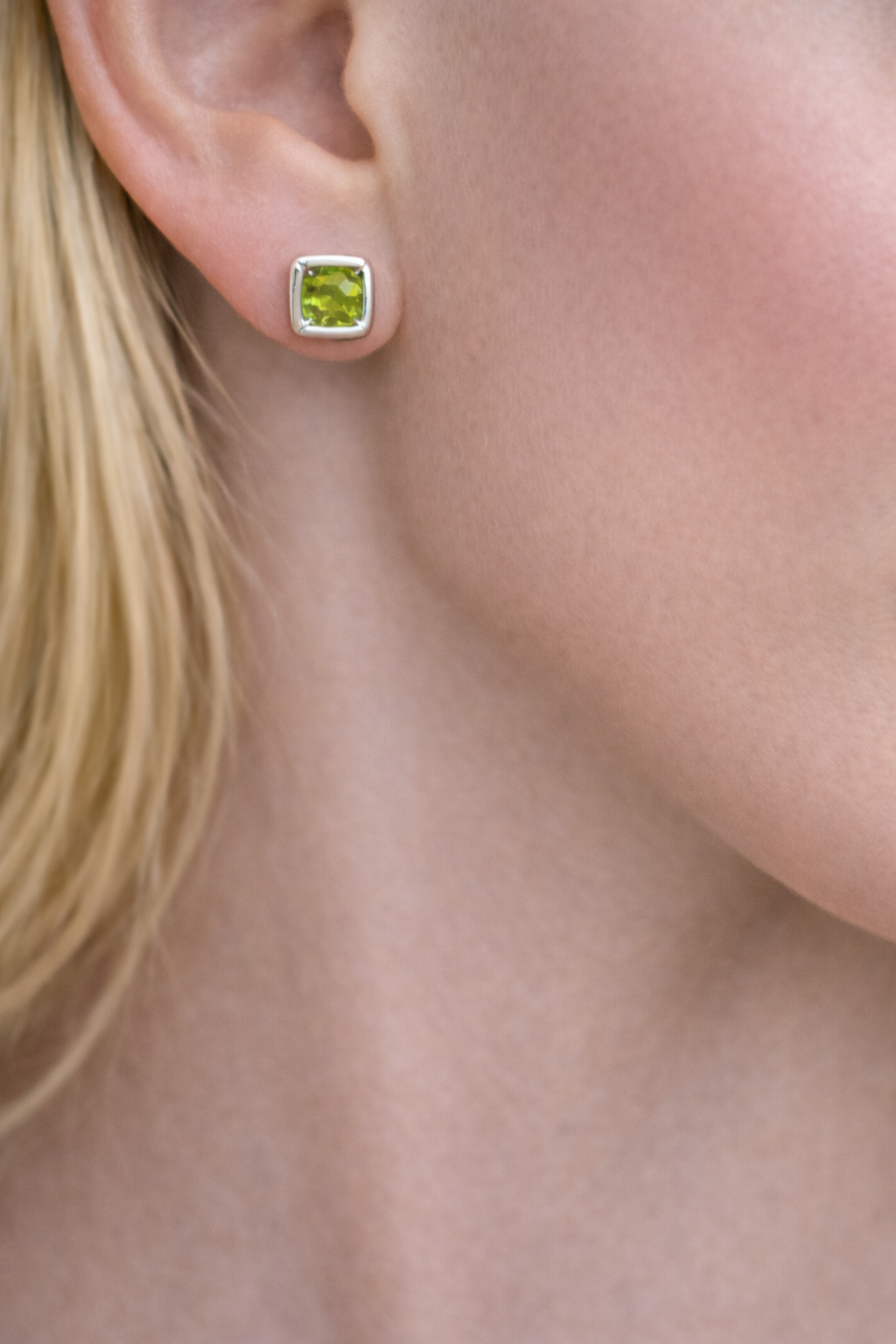 Peridot Ohrringe 7×7 mm – Facettiert & edel in 925 Silber ✨