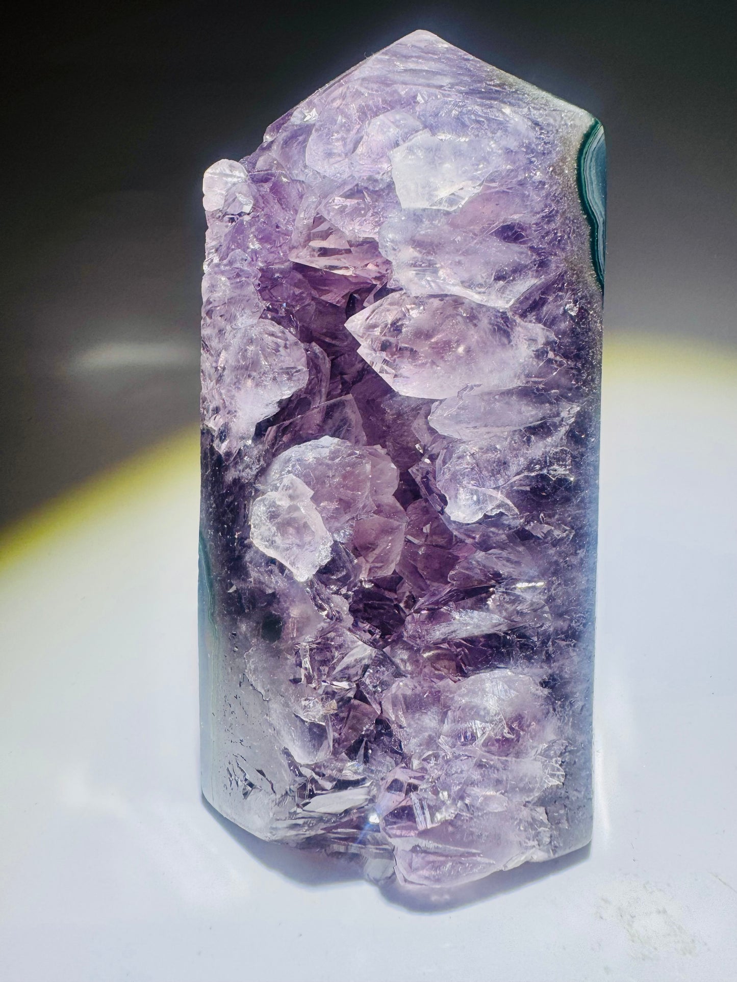 Bezaubernde Amethystspitze aus Uruguay – 13.5 cm | Extra klare Kristalle, 1A-Qualität, Naturstruktur 💜